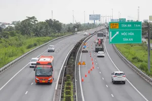 Hoàn thành sửa chữa mặt đường cao tốc TP HCM - Trung Lương sau vụ cháy xe chở nhớt