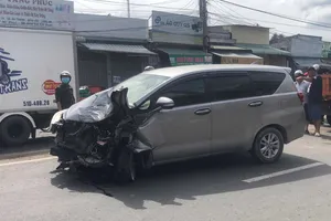 Chở thuốc lá lậu gây tai nạn tài xế rời khỏi hiện trường