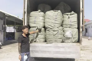 Long An: Bắt xe tải chở hàng hóa không rõ nguồn gốc 