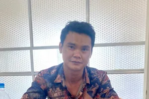 Tên trộm chui qua đường thông gió