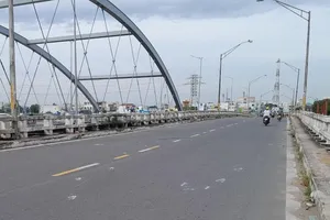 Một Công an phường bị xe tông trực diện khi đang bảo vệ hiện trường 