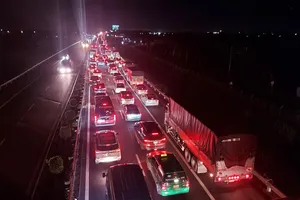 Va chạm liên hoàn, cao tốc TP.HCM- Trung Lương ùn ứ gần 10km