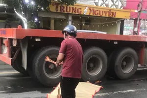 Va chạm với xe container, 1 phụ nữ tử vong tại chỗ