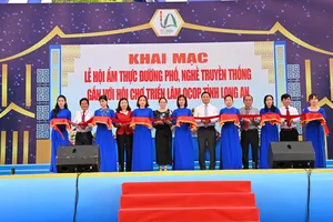 Khai mạc Ẩm thực đường phố, làng nghề truyền thống gắn với Hội chợ Triển lãm OCOP tỉnh Long An 