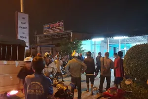 Bắt nghi phạm đâm chết người bị bắt khi trốn trên mái nhà ở Long An