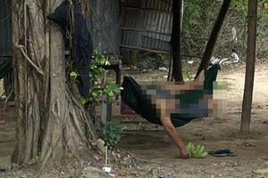 Người đàn ông chết trên võng dưới gốc cây xanh ở Long An