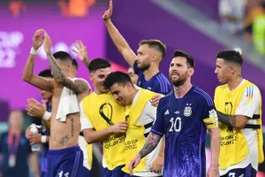 Xem Messi đá hỏng penalty, Argentina vẫn đánh bại Ba Lan 2-0