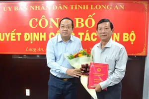 Công bố các quyết định công tác cán bộ