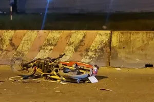 2 xe máy tông trực diện trên quốc lộ 1, khiến 3 người bị thương