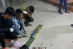 Lực lượng chức năng thu giữ nhiều gói ma tuý, heroin.
