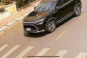 Từ kiện hàng gửi đi Úc có ma túy, Biên phòng bắt nghi phạm đang trốn ở Campuchia