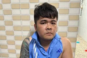 Bị truy nã về tội “mua bán người” đang lẩn trốn tại Long An thì bị bắt