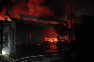 Cháy lớn ở phân xưởng sản xuất nhựa, đồ gia dụng trong hai công ty ở Long An