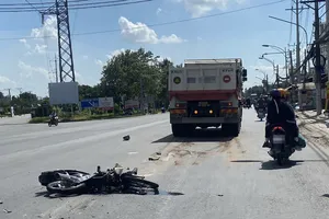 Va chạm với xe ben, người đàn ông bị thương nặng 