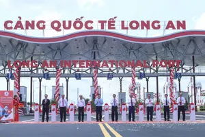 Cảng Quốc tế Long An chính thức hợp long 7 cầu cảng 
