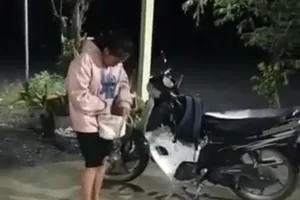 Một cô gái chạy xe máy đi một mình trong đêm bị cướp trên quốc lộ N2