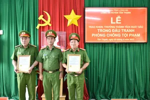 Long An Khen thưởng Ban chuyên án phá 2 vụ cướp tài sản trên Quốc lộ N2