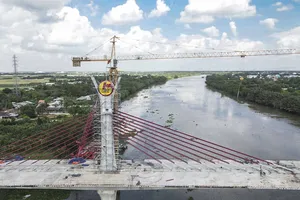 Dự án cầu bắc qua sông Vàm Cỏ Tây hợp long vào ngày 1-9