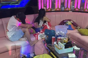38 nam, nữ dương tính ma túy trong quán karaoke ở Long An