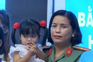 Long An: 409 trẻ mồ côi có “ Mẹ đỡ đầu” chăm sóc