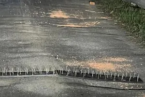 Dùng bàn chông đinh bẫy xe ô tô để cướp trên tỉnh lộ 818 ở Long An