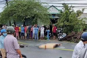 Ngã vào xe buýt sau khi va chạm xe đạp điện , một phụ nữ tử vong