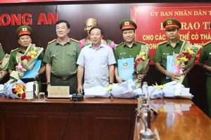 Khen thưởng lực lượng Công an bắt giữ nghi can bắt cóc bé gái 3 tuổi