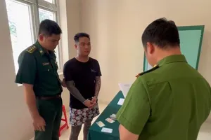 Biên phòng Long An bắt thanh niên mua bán ma tuý khi đang lẩn trốn