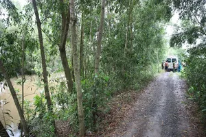 Người đàn ông tử vong dưới kênh nước