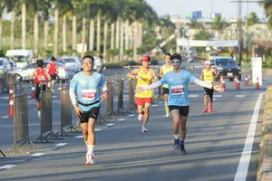 Hơn 2000 VĐV tham gia giải chạy Long An Marathon 2023 – Ngắm hoàng hôn bên sông Vàm Cỏ