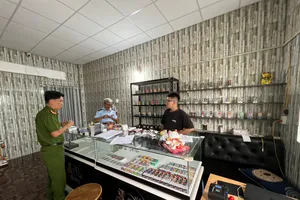 Long An: Thu giữ gần 1.200 sản phẩm thuốc lá điện tử không rõ nguồn gốc