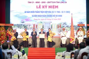 Chủ tịch nước Võ Văn Thưởng trao Huân chương Hồ Chí Minh cho Đảng Bộ và Nhân dân tỉnh Long An