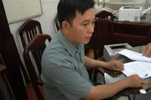 Bắt nguyên đăng kiểm viên nhận hối lộ ở Long An