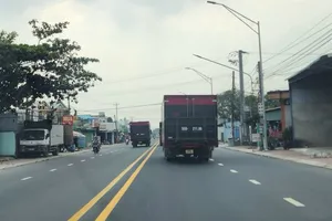 Người dân khiếp sợ những ''hung thần'' thường xuyên lấn làn, vượt ẩu trên tỉnh lộ