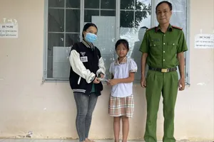 Học sinh lớp 3 nhặt được 14 triệu đồng trả lại người đánh rơi