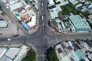 Người dân đội nắng về miền Tây nghỉ Tết Dương lịch