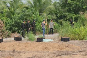 Kẻ giết người, cướp của ở Hóc Môn vẫn "bặc vô âm tín" trong cánh đồng 