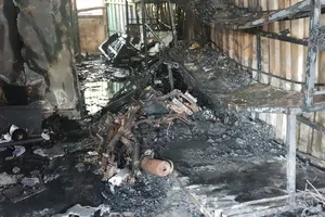 Long An cháy 3 sạp hàng ở chợ Đông Thành