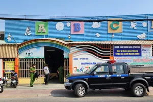 Công an Tiền Giang giải cứu các cháu bé bị gã đàn ông ngáo đá dùng dao khống chế