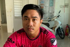 Người đàn ông đang đi lấy nước sạch sinh hoạt thì bị cướp