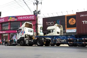 Người phụ nữ đi xe máy bị xe Container cán tử vong