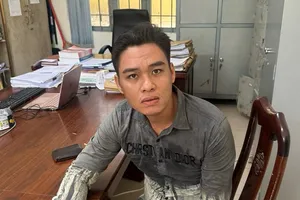 Công an bắt nhanh kẻ cướp giật điện thoại ở Long An