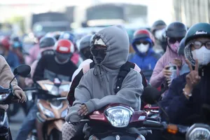 Người dân đội nắng về miền Tây trong ngày đầu tiên nghỉ lễ 30-4