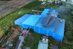 Khói vẫn âm ỉ trong vụ cháy nhà máy xay xát lúa gạo ở Long An