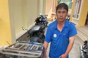 Dùng xe máy vận chuyển hơn 2.000 bao thuốc lá lậu