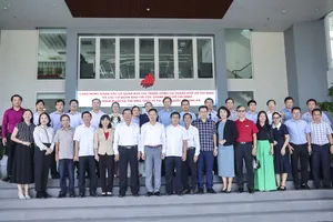 Cơ quan thường trực Ban Tuyên giáo Trung ương và cơ quan báo chí phía Nam đi tìm hiểu thực tế tại tỉnh Long An