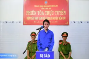 Lãnh án tù vì mang súng đi hù dọa