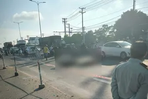 Va chạm xe ô tô, nữ công nhân tử vong tại chỗ