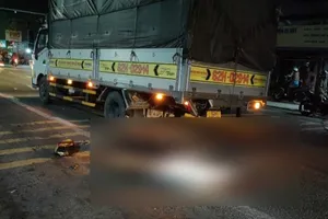 Tông vào đuôi xe tải, nam thanh niên tử vong tại chỗ