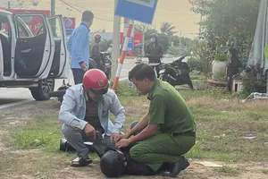 Công an truy đuổi gần 35km, bắt giữ hai kẻ cướp giật dây chuyền
